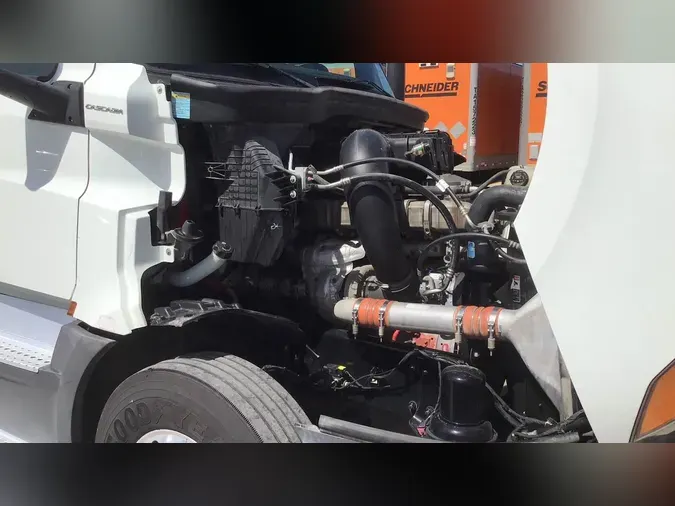 2020 Freightliner Cascadia 126