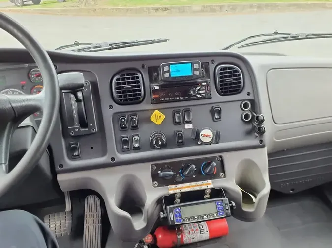 2018 FREIGHTLINER M2 106