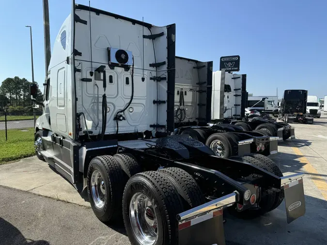 2020 Freightliner Cascadia 126