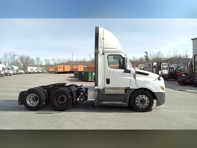 2020 Freightliner Cascadia 126