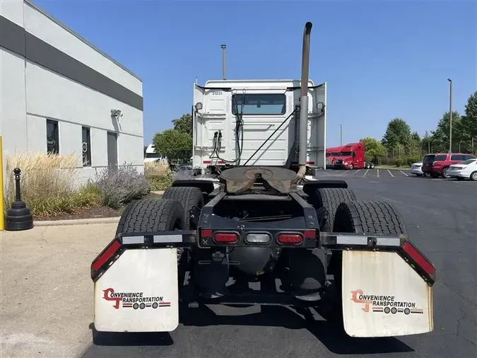 2022 VOLVO VNR64T300