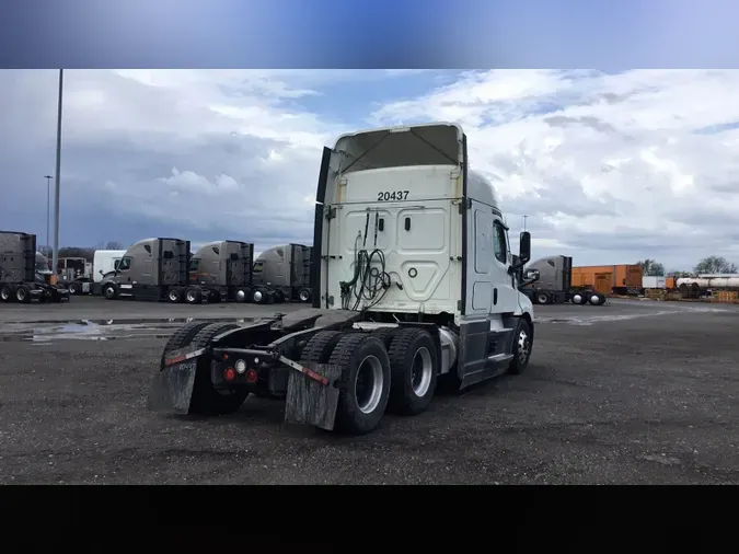 2021 Freightliner Cascadia 126