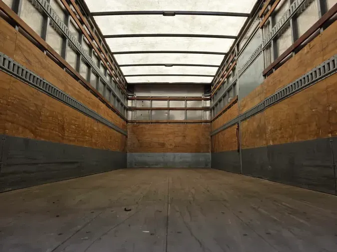 2017 FREIGHTLINER M2 106