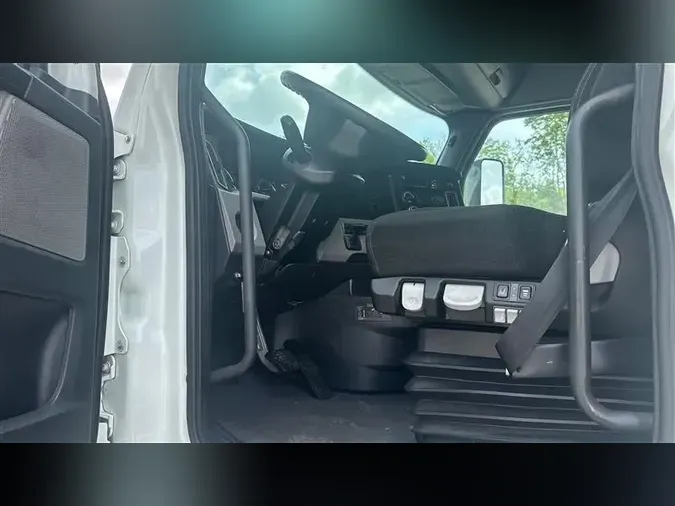 2020 FREIGHTLINER CA126