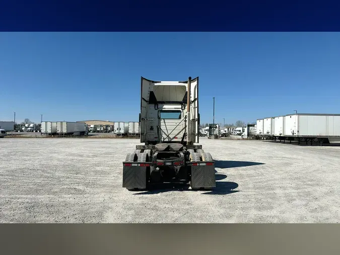 2015 Volvo VNL300