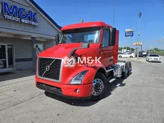 2019 VOLVO VNR64T300