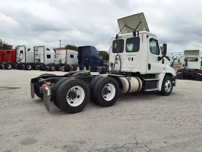 2018 FREIGHTLINER CASCADIA 125
