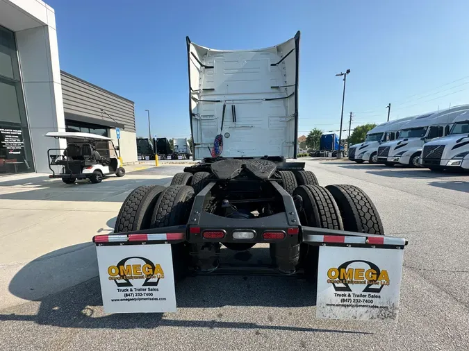 2021 Volvo VNL64T760