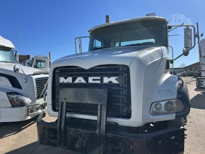 2009 MACK GRANITE GU813