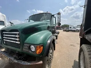 2003 MACK GRANITE CV713