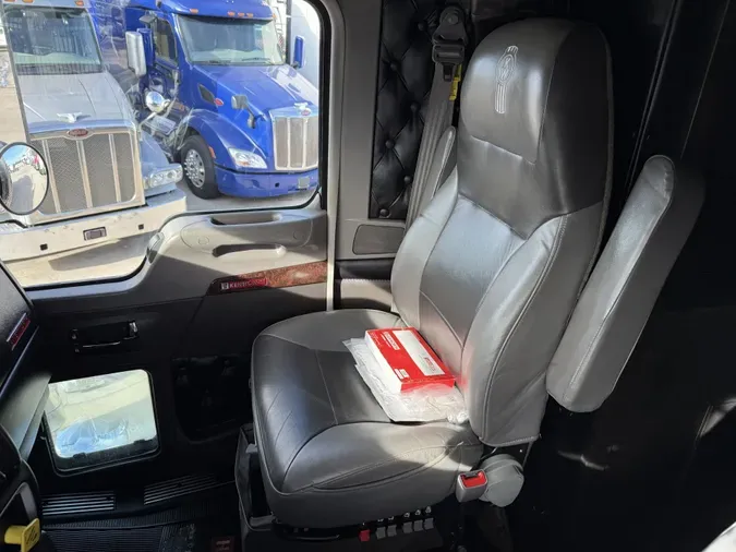 2023 Kenworth W900