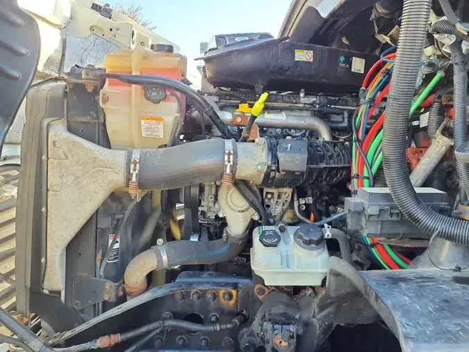 2018 FREIGHTLINER CASCADIA 113" DAYCAB