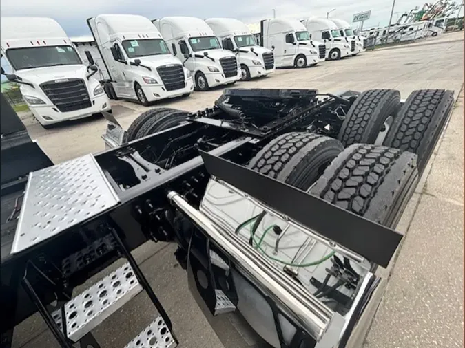 2022 Freightliner Cascadia 126