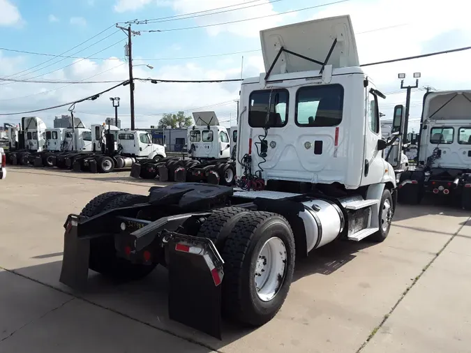 2015 FREIGHTLINER/MERCEDES CASCADIA 113