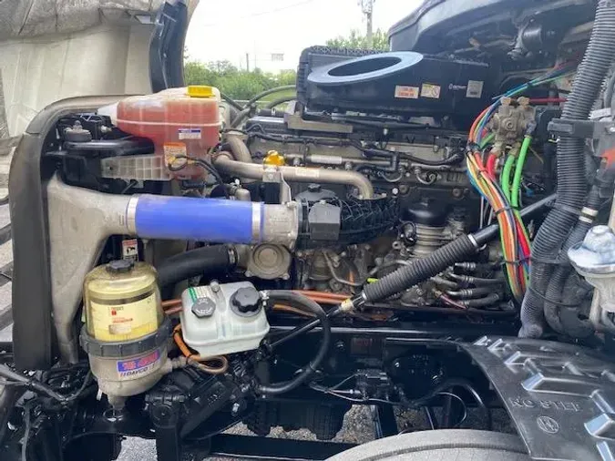 2021 Freightliner Cascadiaeeed6c18b58c33e8378bc996b98f2ae7