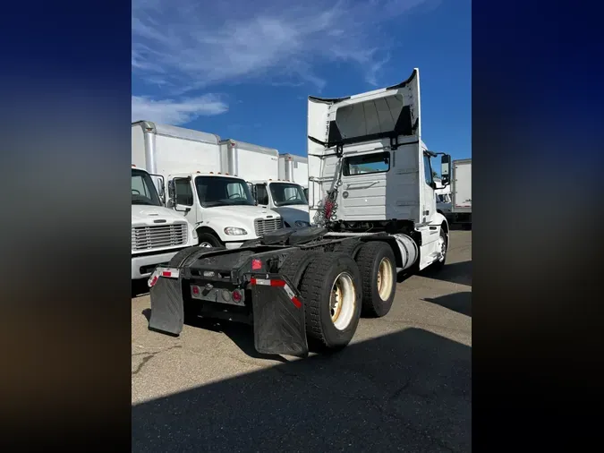 2018 VOLVO VNL64T-300