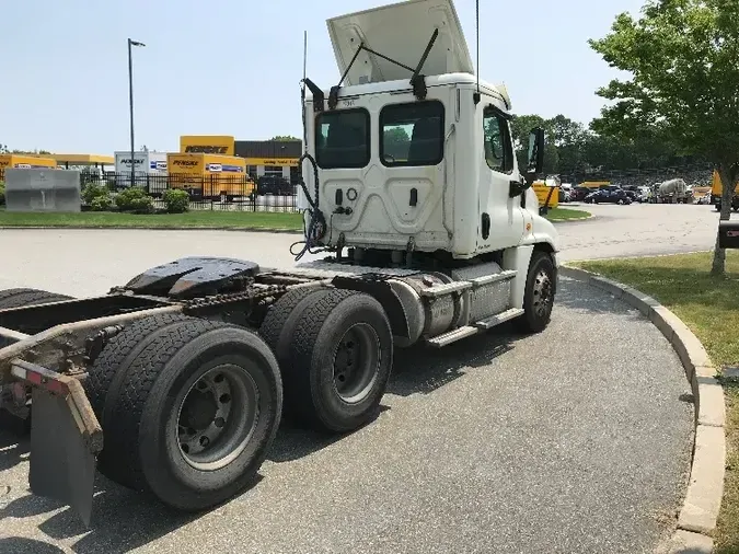 2018 Freightliner X12564ST