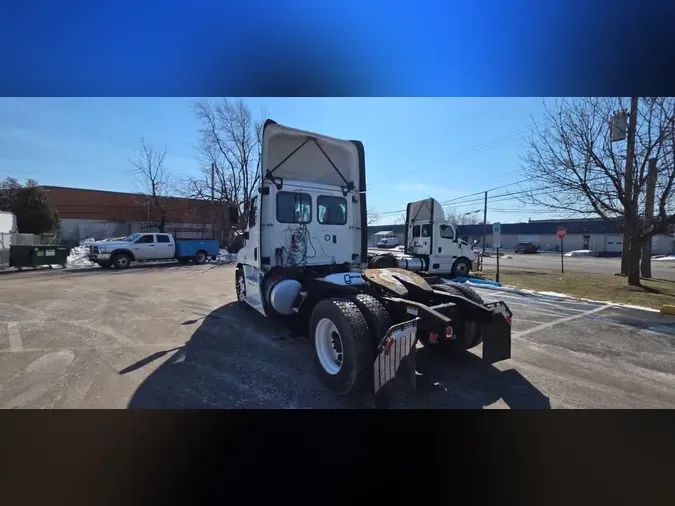 2019 FREIGHTLINER/MERCEDES CASCADIA 113eef196437e584b677de07b1e7dd8e7dc