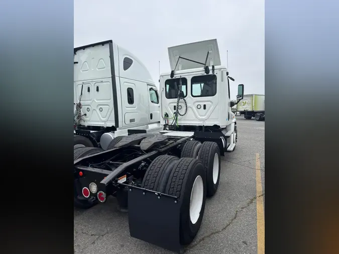 2018 FREIGHTLINER/MERCEDES CASCADIA 125