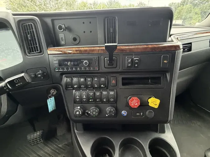 2022 International LT625