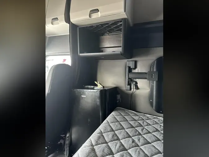 2019 Freightliner Cascadiaeef67b8cfa6bd9326c5baa2c7f7939de