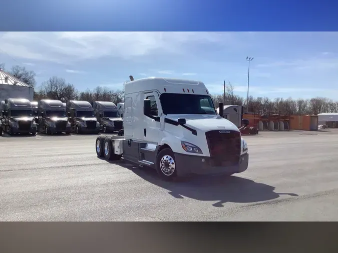 2022 Freightliner Cascadia 126eefc5af973f9a33e753a42c6d630678b