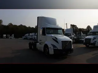 2018 Volvo VNL300