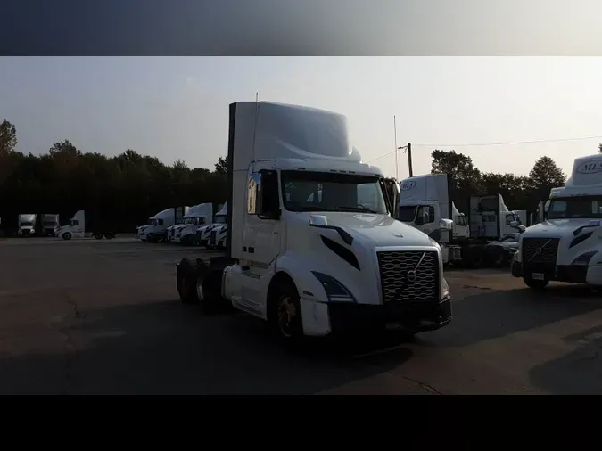 2018 Volvo VNL300eefda854e82c01e7a664036e57a6e45f