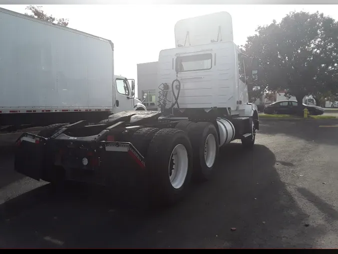 2018 VOLVO VNL64TRACTOR