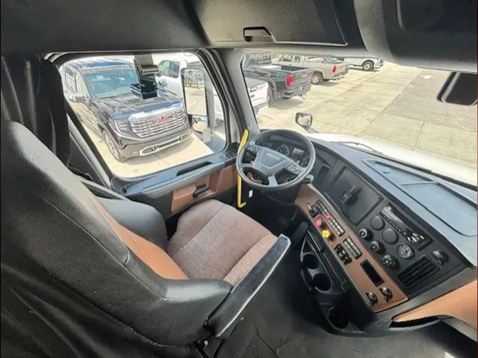 2019 Freightliner Cascadia 126
