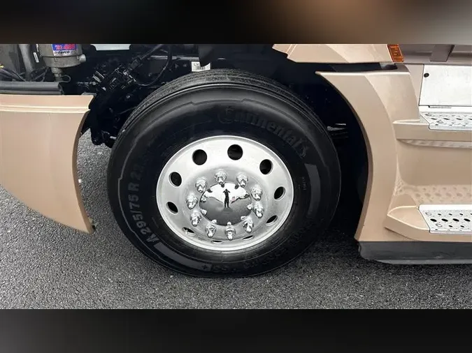 2021 FREIGHTLINER CA126