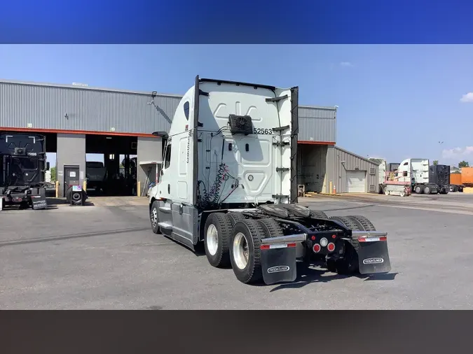 2022 Freightliner Cascadia 126ef09ca5e2ff1229e03ba8f74caac684c