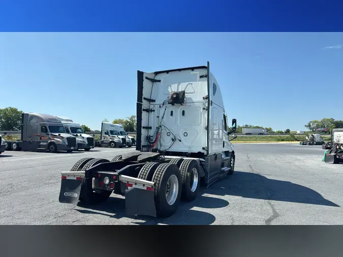 2023 Freightliner Cascadia 126