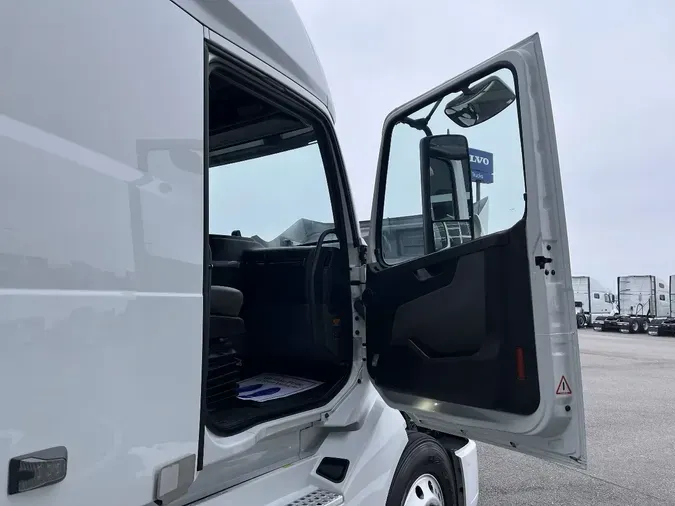2020 VOLVO VNL64T760