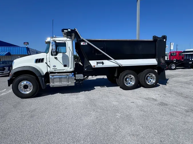 2022 MACK GR64F