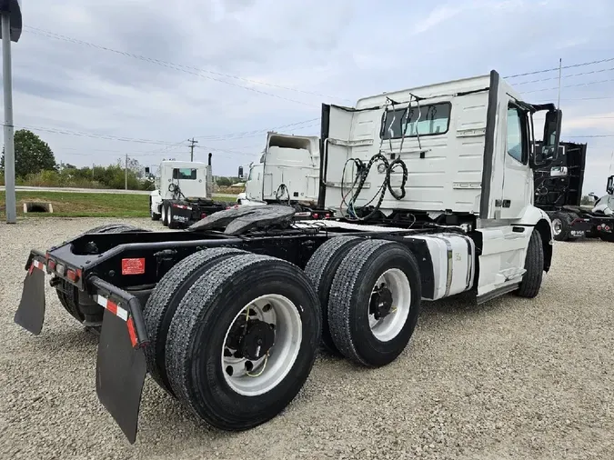 2020 VOLVO VNR64T300ef18027ac120aed39dbea138178f7257