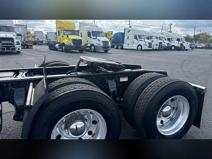 2022 FREIGHTLINER CA126