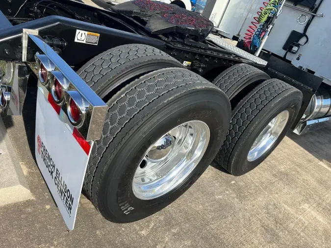 2023 Kenworth W990
