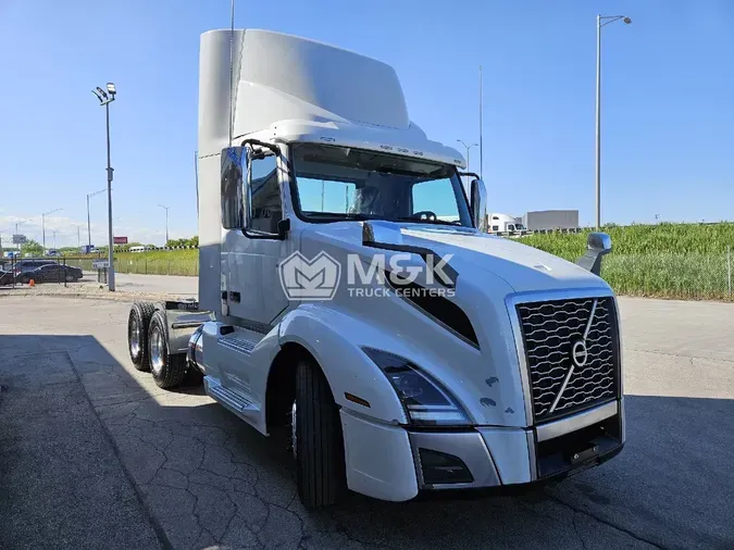 2019 VOLVO VNL64T300