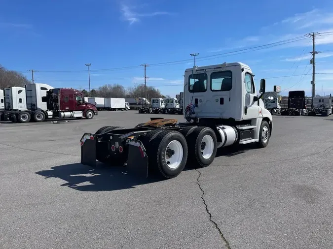 2016 FREIGHTLINER/MERCEDES CASCADIA 125ef2bcd615a684465270a7f8db7c34376