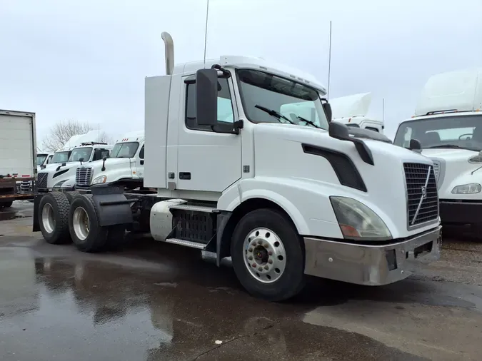 2017 VOLVO VNL64TRACTOR