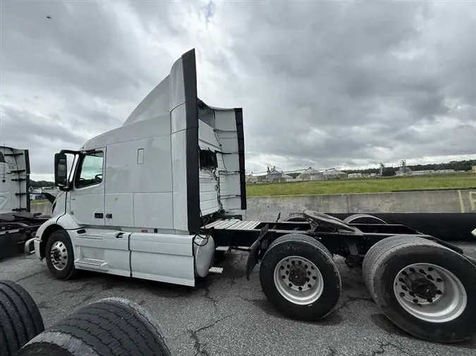 2021 VOLVO VNR640