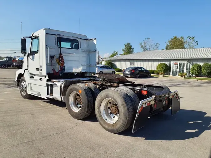 2017 VOLVO VNL64TRACTOR