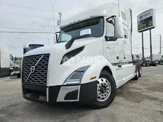2020 VOLVO VNL64T760