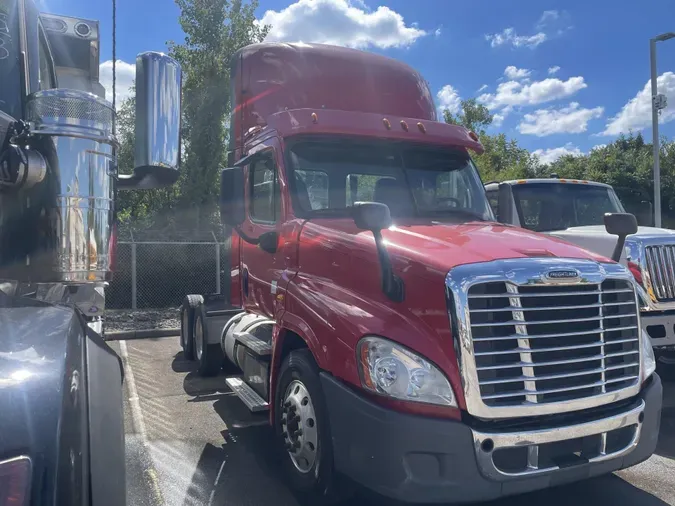 2019 Freightliner Cascadiaef34df07e06f971ccc102aeaa85cdf39