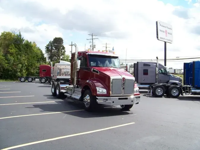 2025 Kenworth T880 40" Low Roof Sleeper