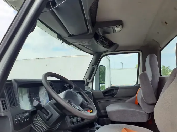 2019 NAVISTAR INTERNATIONAL LT625 DAYCAB T/A
