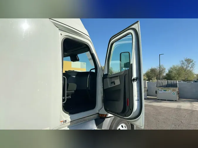 2021 Freightliner Cascadia 126