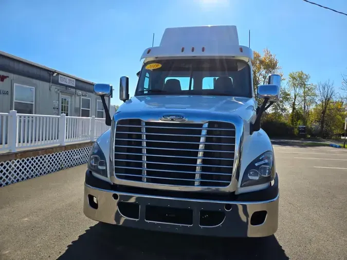 2019 FREIGHTLINER/MERCEDES CASCADIA 125ef48cdb00df465c746c1a70555737943