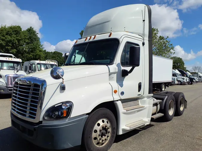 2019 FREIGHTLINER/MERCEDES CASCADIA 125